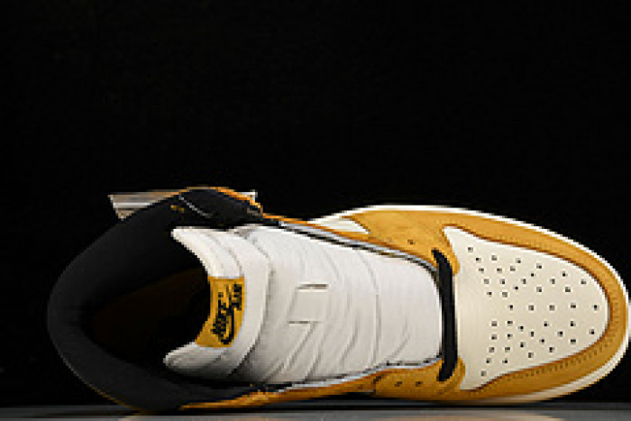 Air Jordan 1 High OG “Yellow Ochre” DZ5485-701