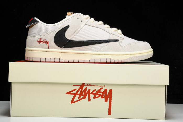 Stussy x Nk SB Dunk Low "Certified Fresh" DD9776-068