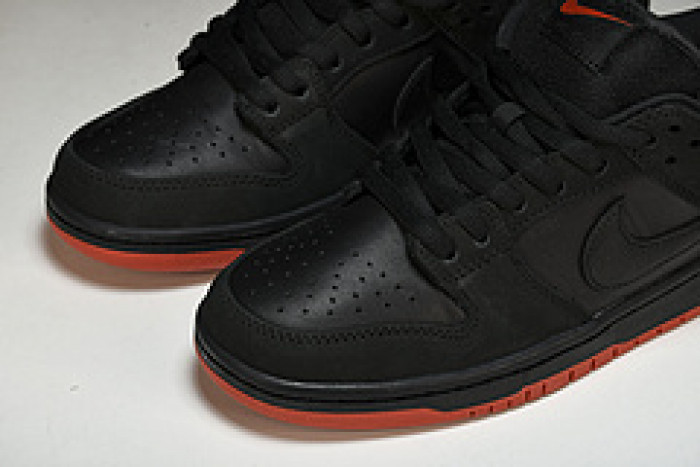Nike SB Dunk Low Black Pigeon - 883232-008