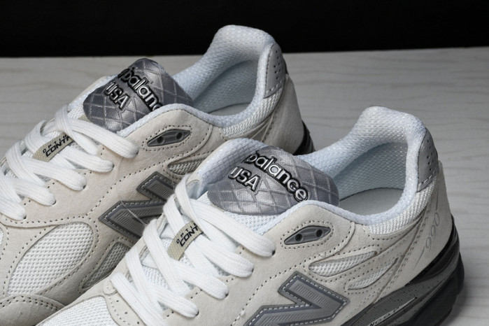 New Balance M990BY3