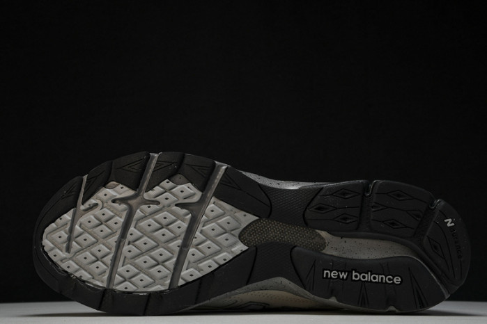 New Balance M990BY3