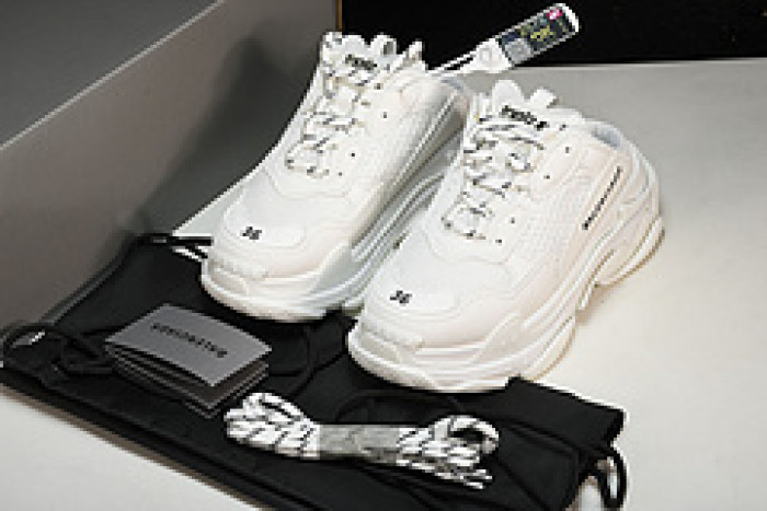 BALENCIAGA TRIPLE S W2F5-0125