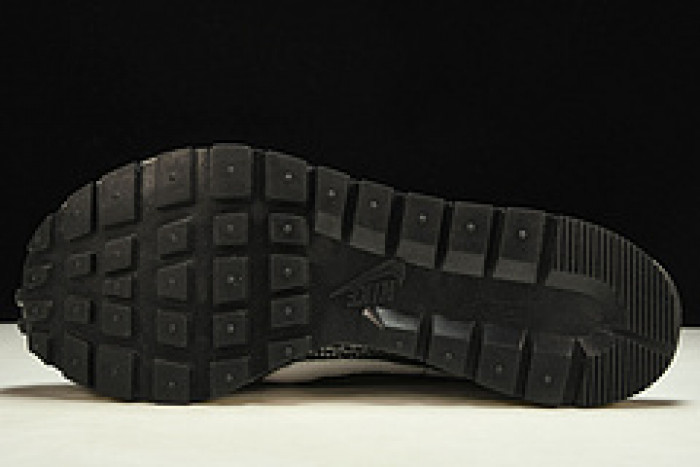 Nike Vaporwaffle Sacai Black White CV1363-001