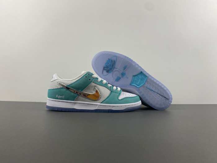 Dunk SDCAI*NIKE SB Low FD2562-400