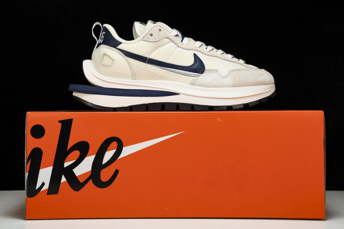 Sacai x Nk VaporWaffle 3.0 DD1875109