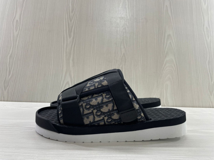 DO DESIGNER SLIPPERS