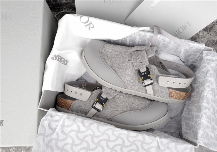 DO DESIGNER SLIPPERS