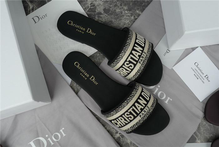 DO DESIGNER SLIPPERS