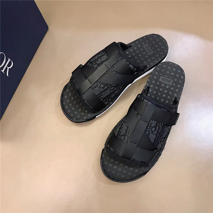 DO DESIGNER SLIPPERS