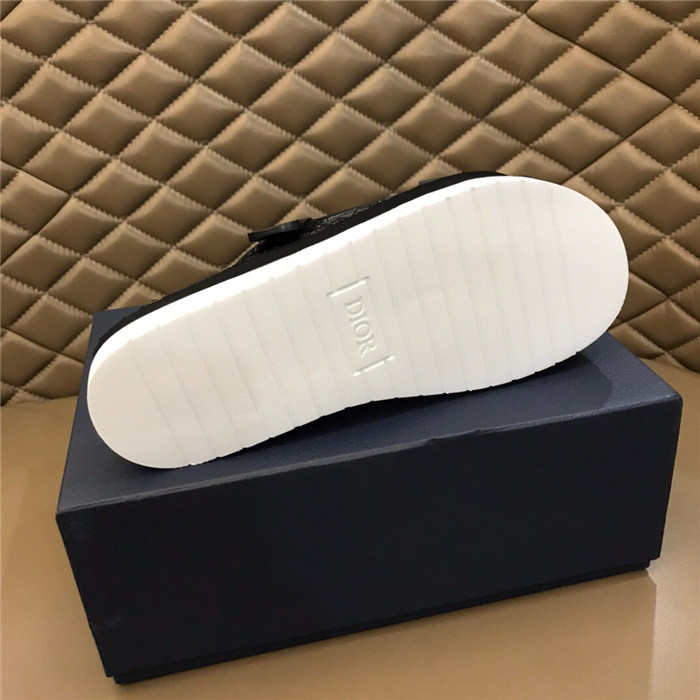 DO DESIGNER SLIPPERS