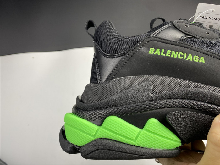 BLEN Triple S black and green balenciaga 541624 W09OL 399