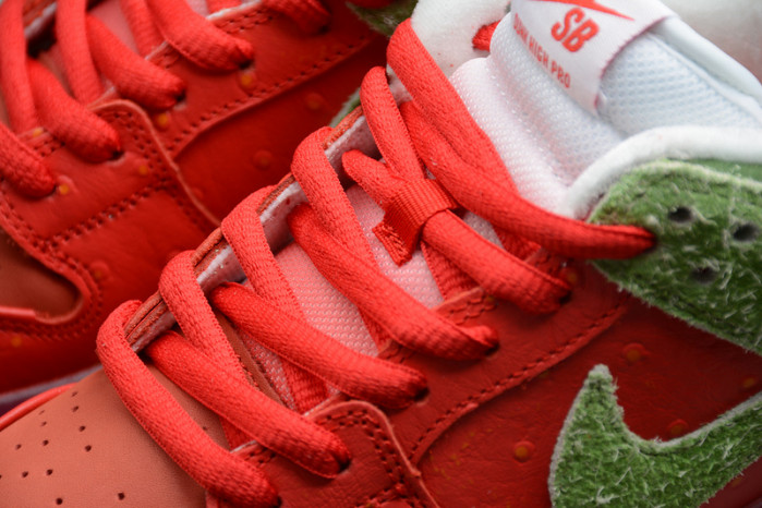 Nike SB Dunk low Strawberry Cough CW7903-601