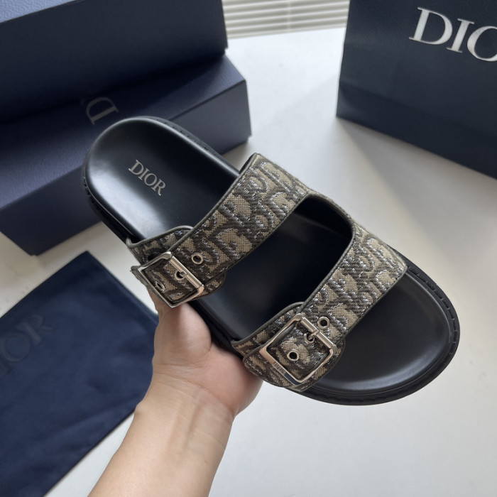 DO DESIGNER SLIPPERS