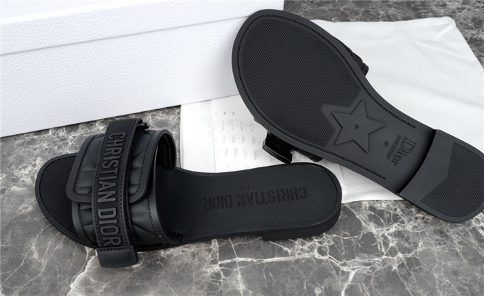 DO DESIGNER SLIPPERS