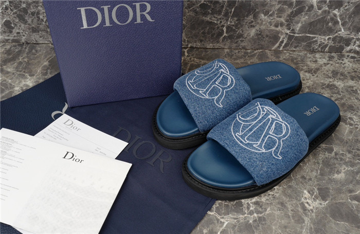 DO DESIGNER SLIPPERS