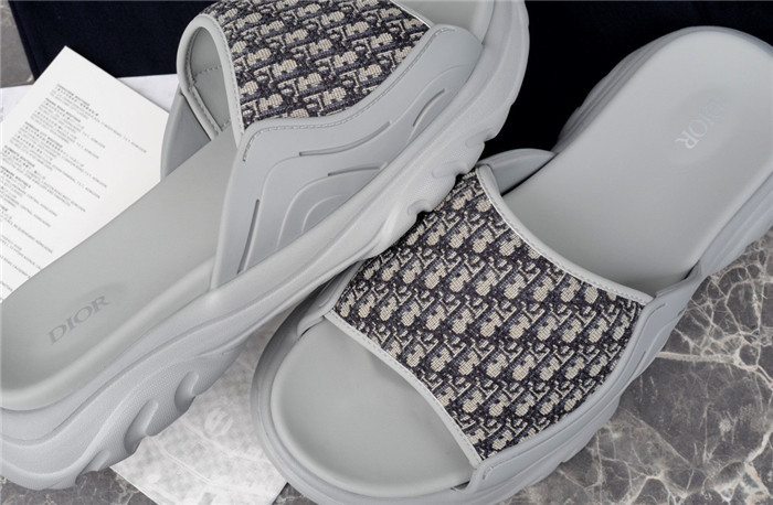 DO DESIGNER SLIPPERS