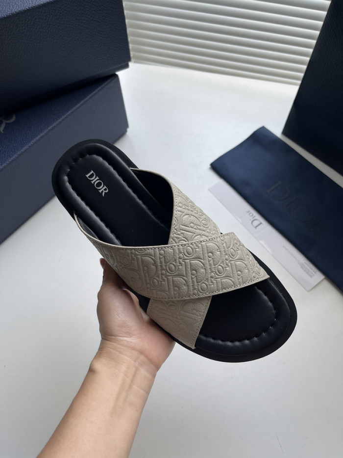 DO DESIGNER SLIPPERS