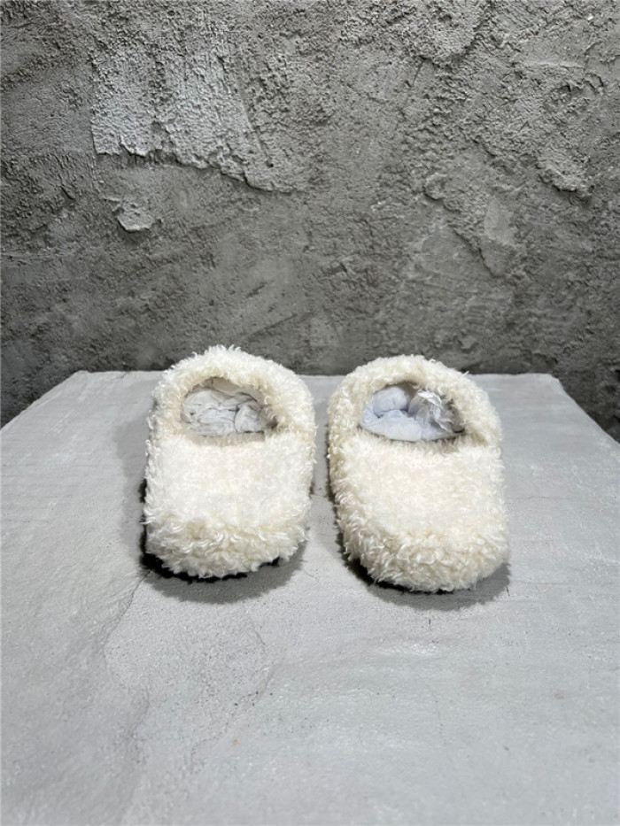 BLEN DESIGNER SLIPPERS