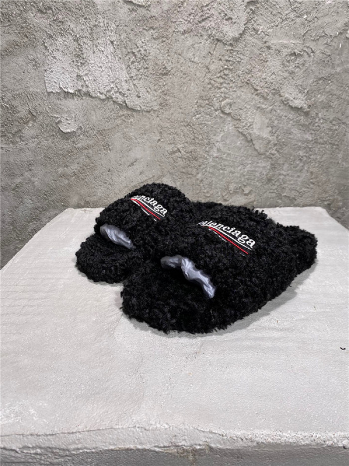 BLEN DESIGNER SLIPPERS