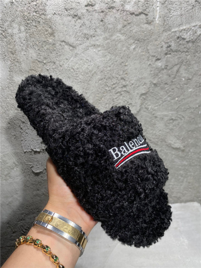 BLEN DESIGNER SLIPPERS