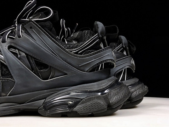 BLEN Track Black W06G0 2001 BLACK