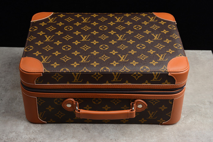 OFF–WHITE x Nike Air Jordan 1s（with case）