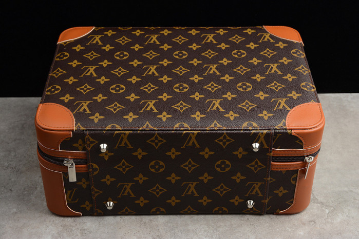 OFF–WHITE x Nike Air Jordan 1s（with case）