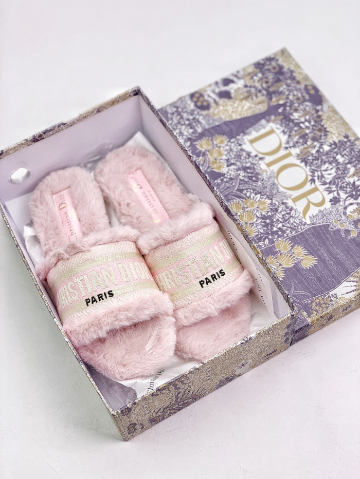 DO DESIGNER SLIPPERS