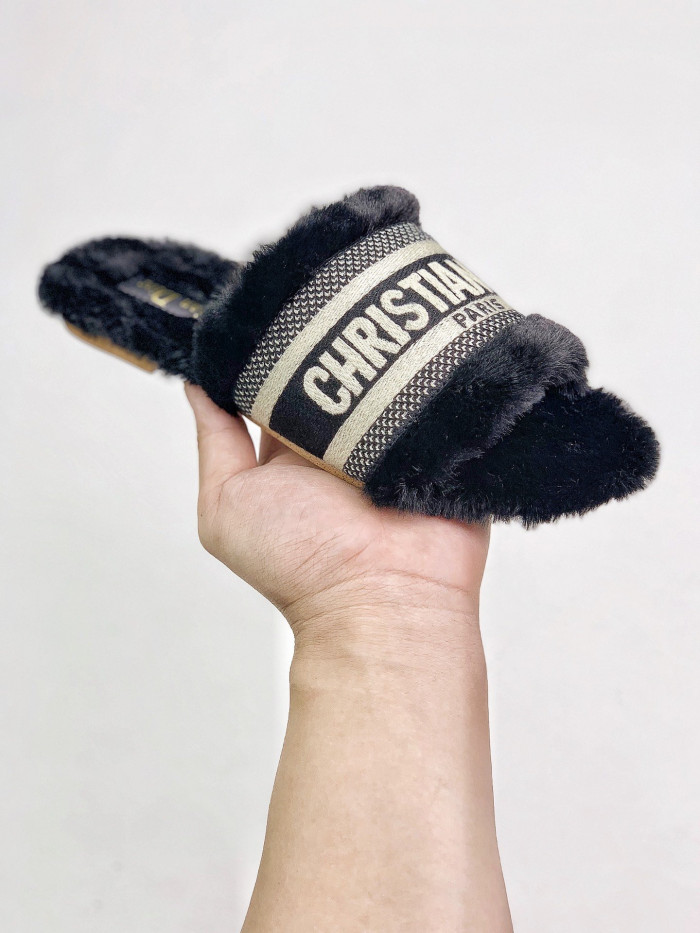 DO DESIGNER SLIPPERS