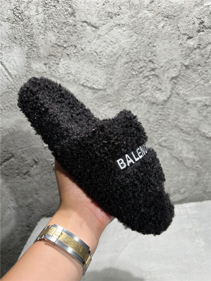 BLEN DESIGNER SLIPPERS
