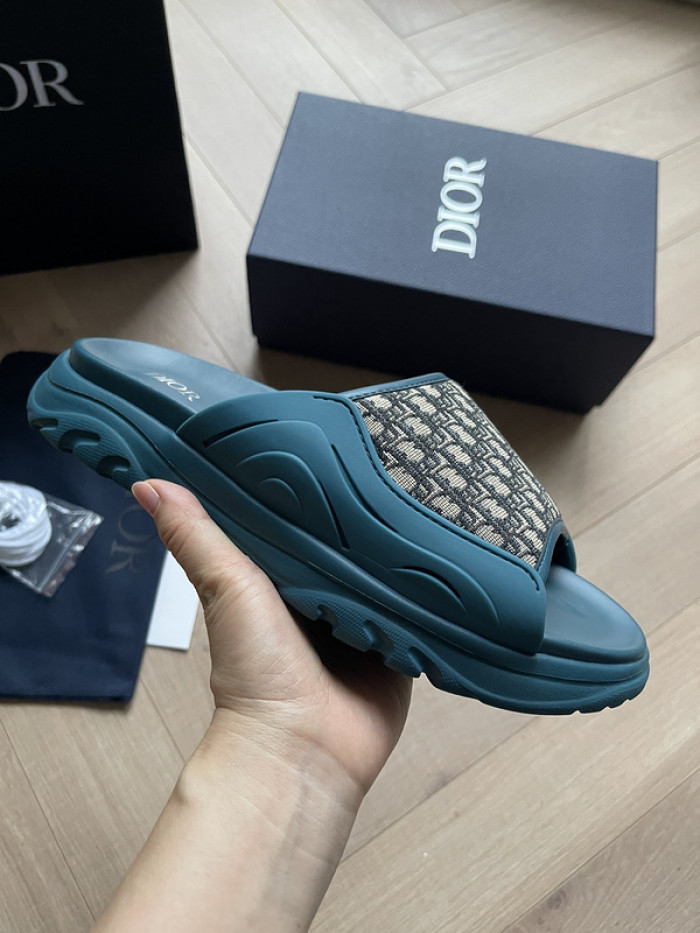 DO DESIGNER SLIPPERS