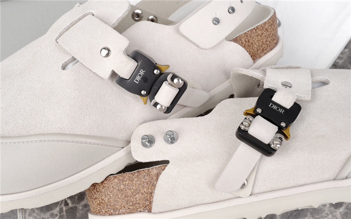 DO DESIGNER SLIPPERS