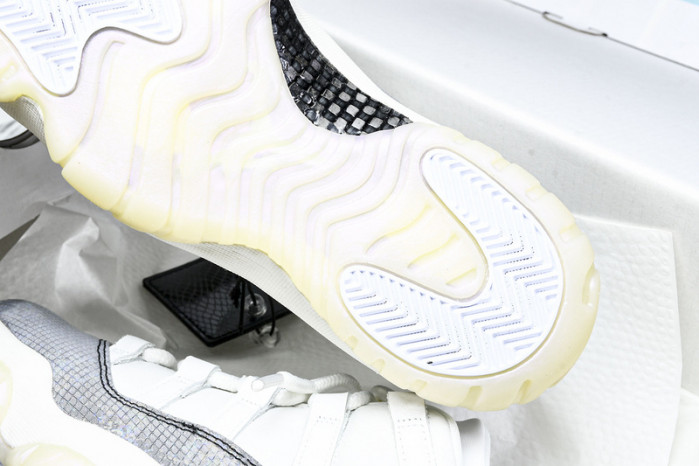 Air Jordan 11 Low HQ7000-001