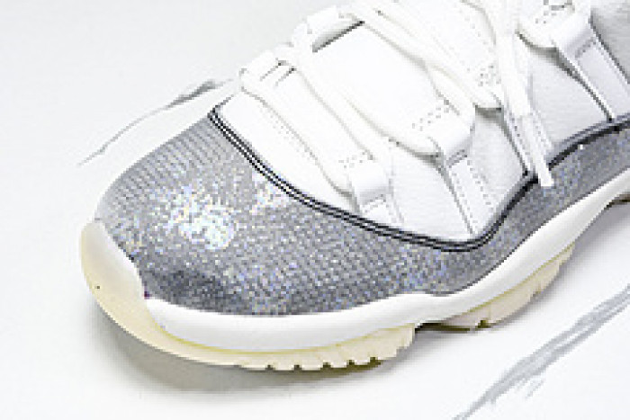 Air Jordan 11 Low HQ7000-001