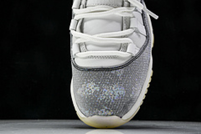 Air Jordan 11 Low HQ7000-001