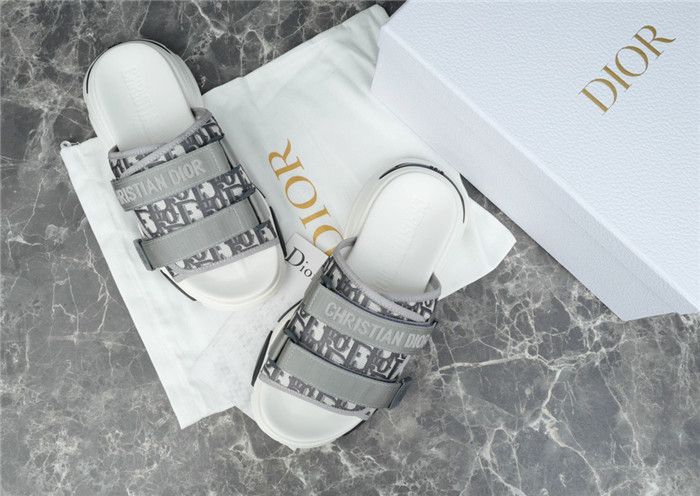 DO DESIGNER SLIPPERS