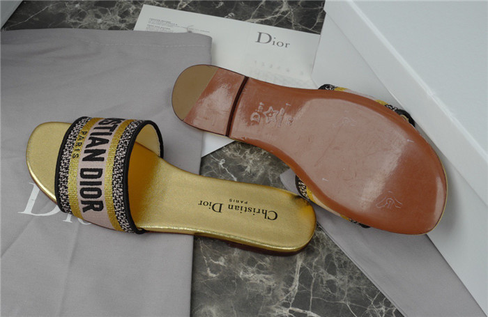 DO DESIGNER SLIPPERS