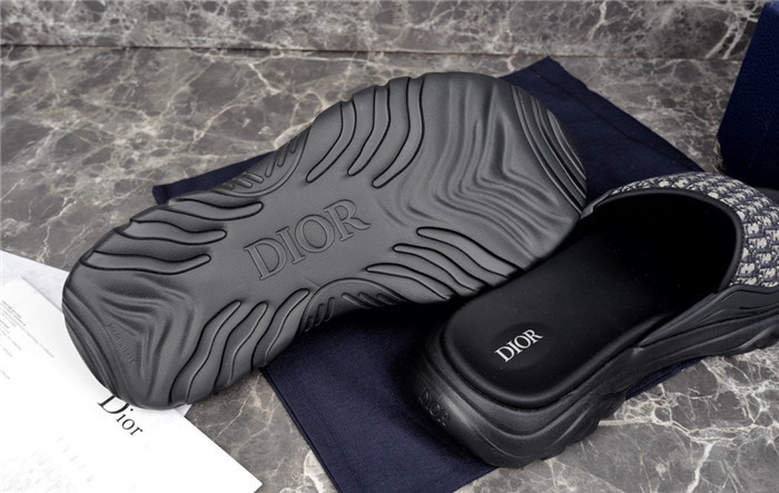 DO DESIGNER SLIPPERS