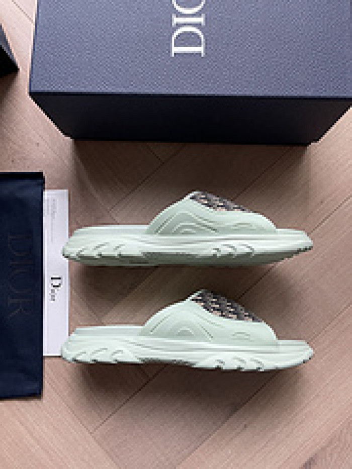 DO DESIGNER SLIPPERS