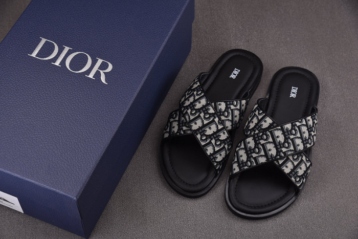 DO DESIGNER SLIPPERS