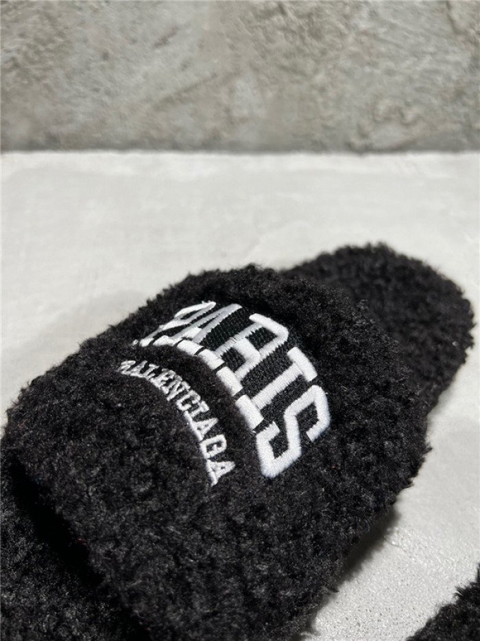 BLEN DESIGNER SLIPPERS