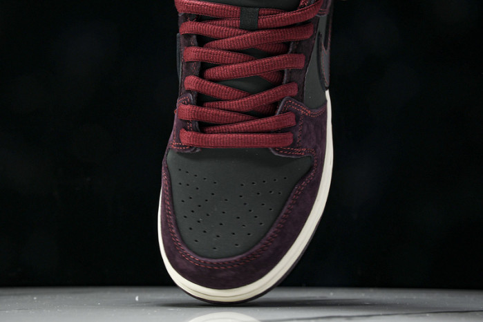 Riot Skateshop x Nike SB Dunk Low 2025 FZ1289-200