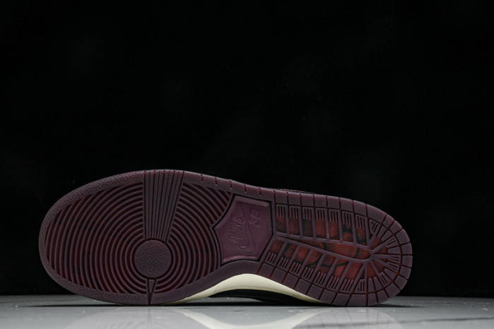 Riot Skateshop x Nike SB Dunk Low 2025 FZ1289-200