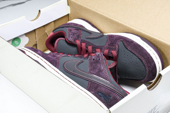 Riot Skateshop x Nike SB Dunk Low 2025 FZ1289-200