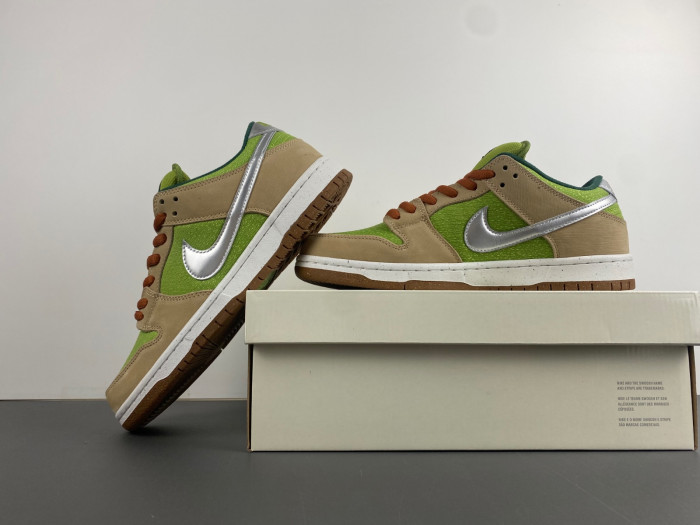 Nike SB Dunk Low “Escargot” FQ7585-200