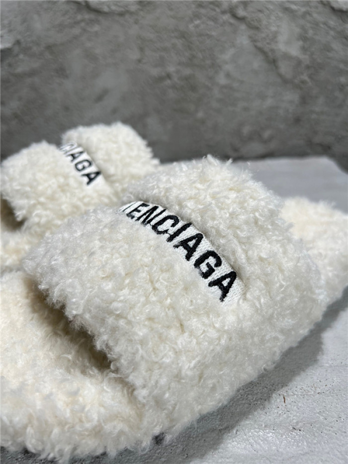 BLEN DESIGNER SLIPPERS