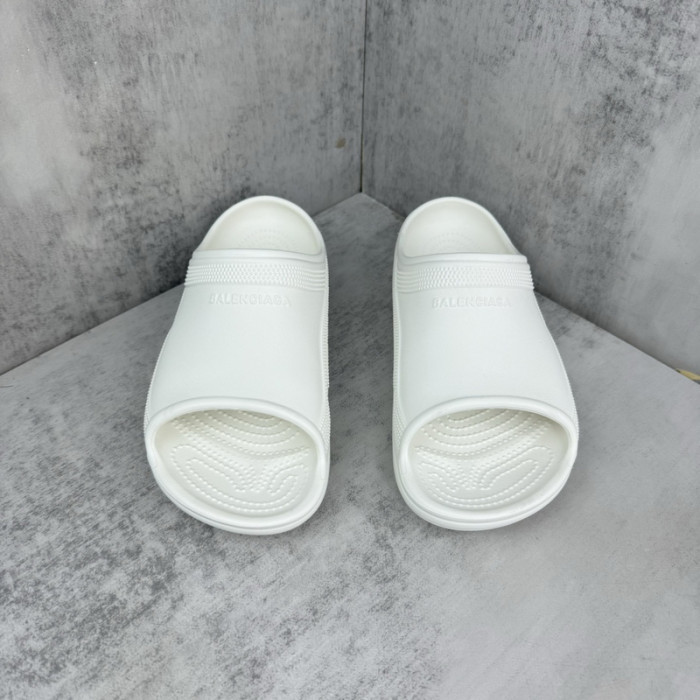 BLEN DESIGNER SLIPPERS