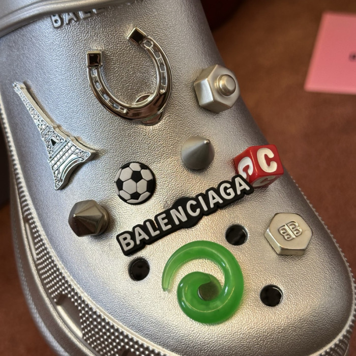 BLEN DESIGNER SLIPPERS