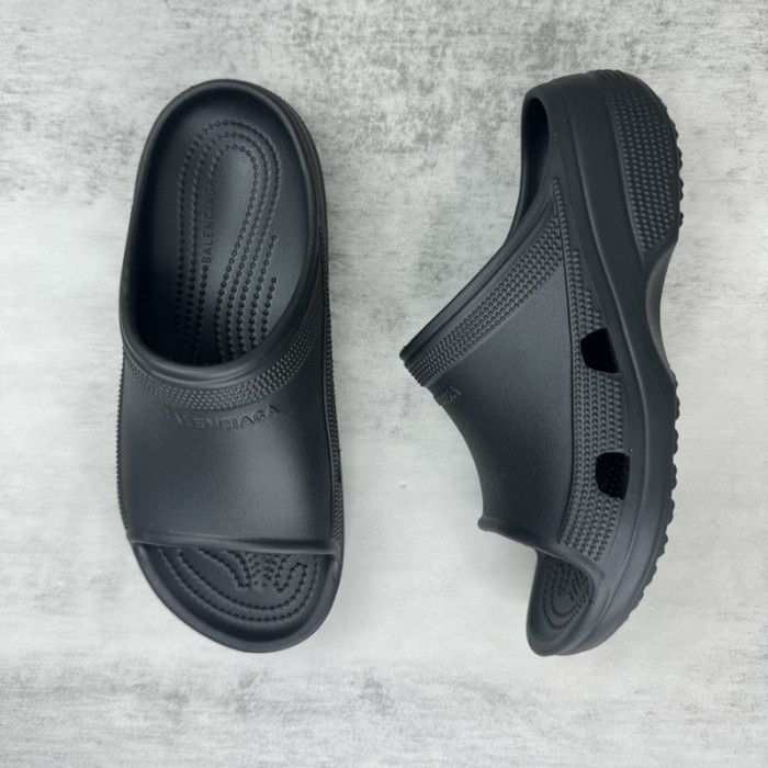 BLEN DESIGNER SLIPPERS